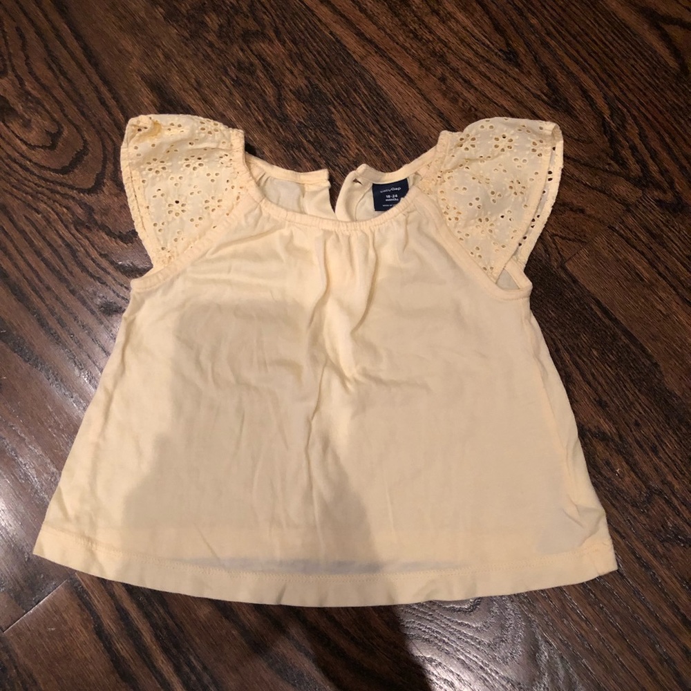 GAP yellow shirt